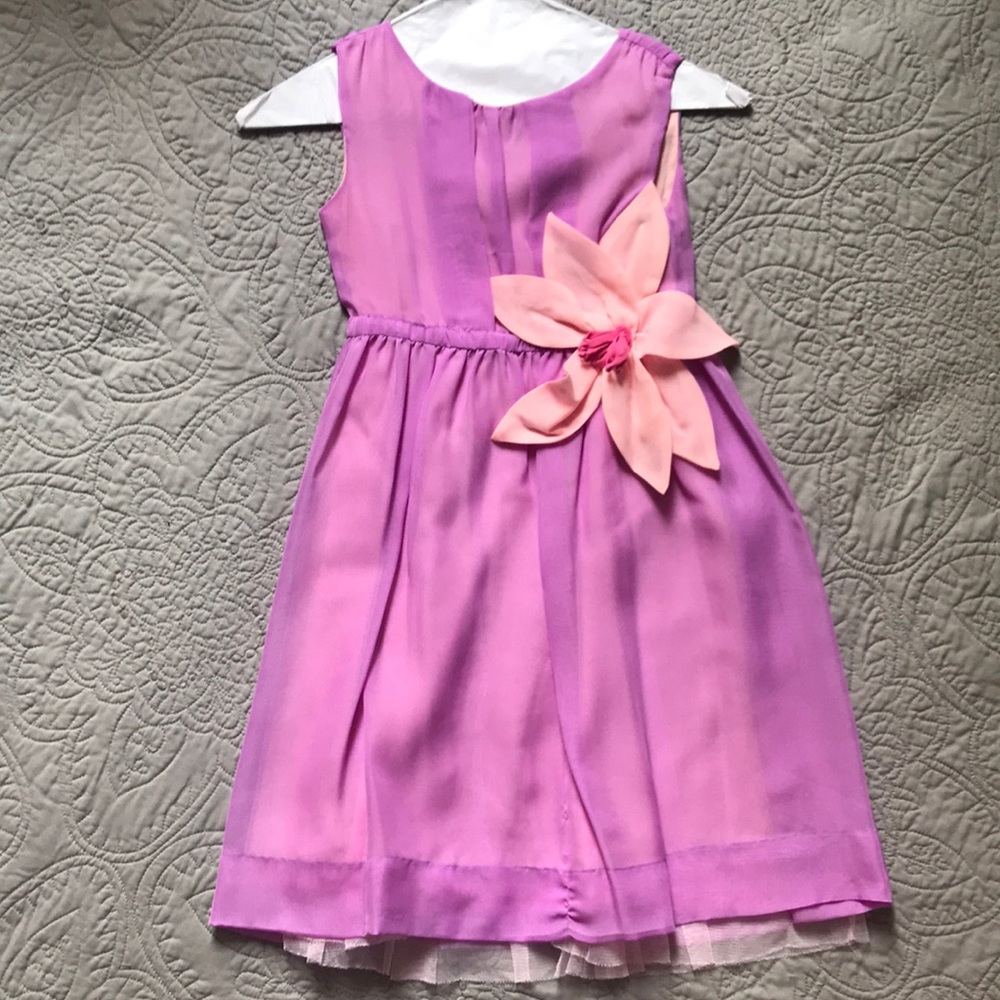 Light lavender with peach flower size 6